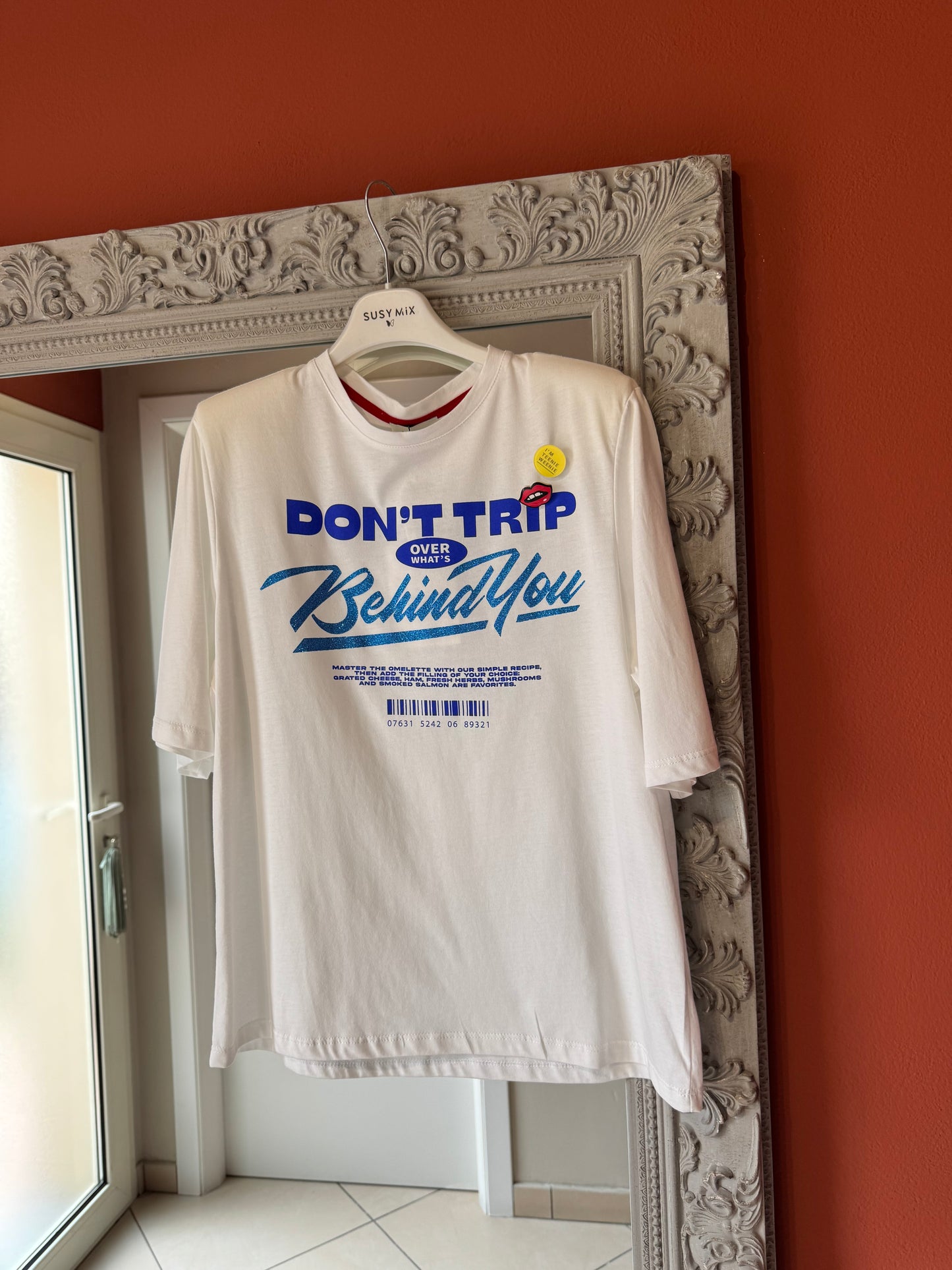 Susymix- T-shirt con spallina e stampa