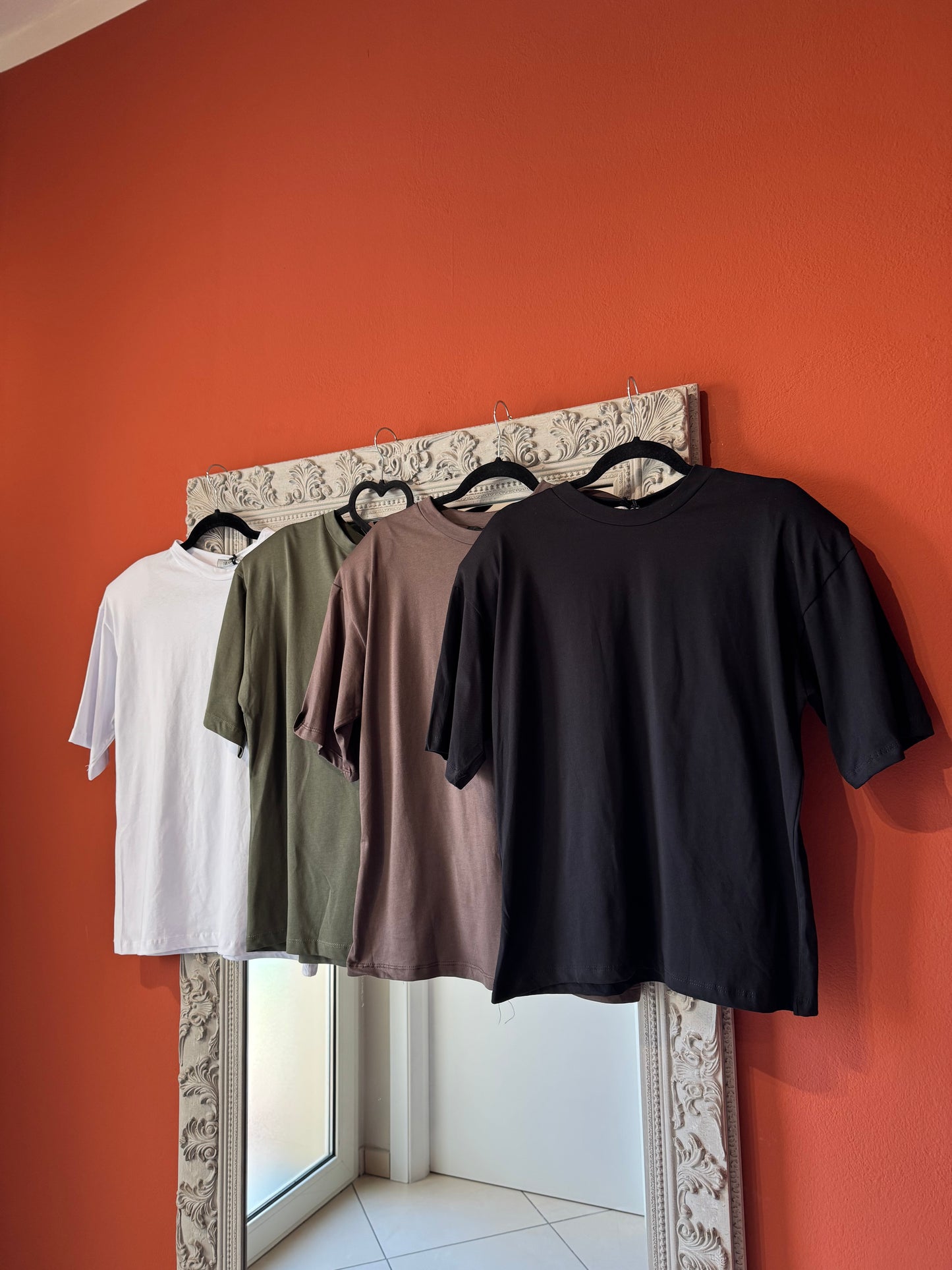 Rocknroll- T-shirt con maxi spallina